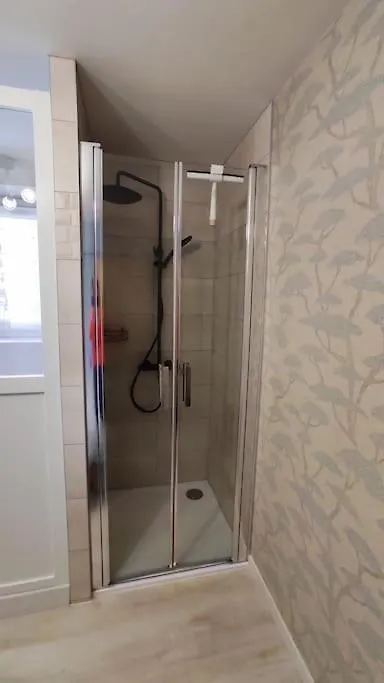 Studio Neuf Dans Maison Avec Piscine Riom 0*,